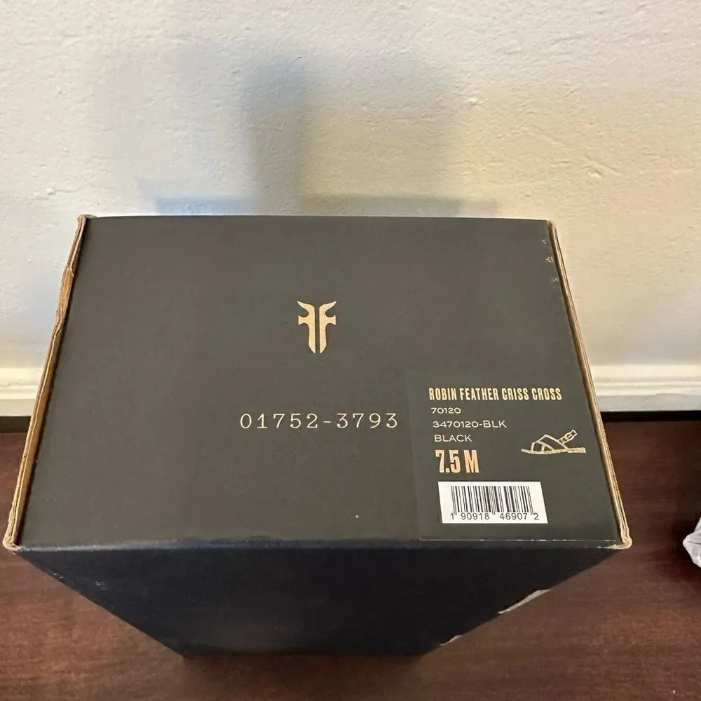 💥Frye Women’s leather feather criss cross black sandal size 7,5 NIB